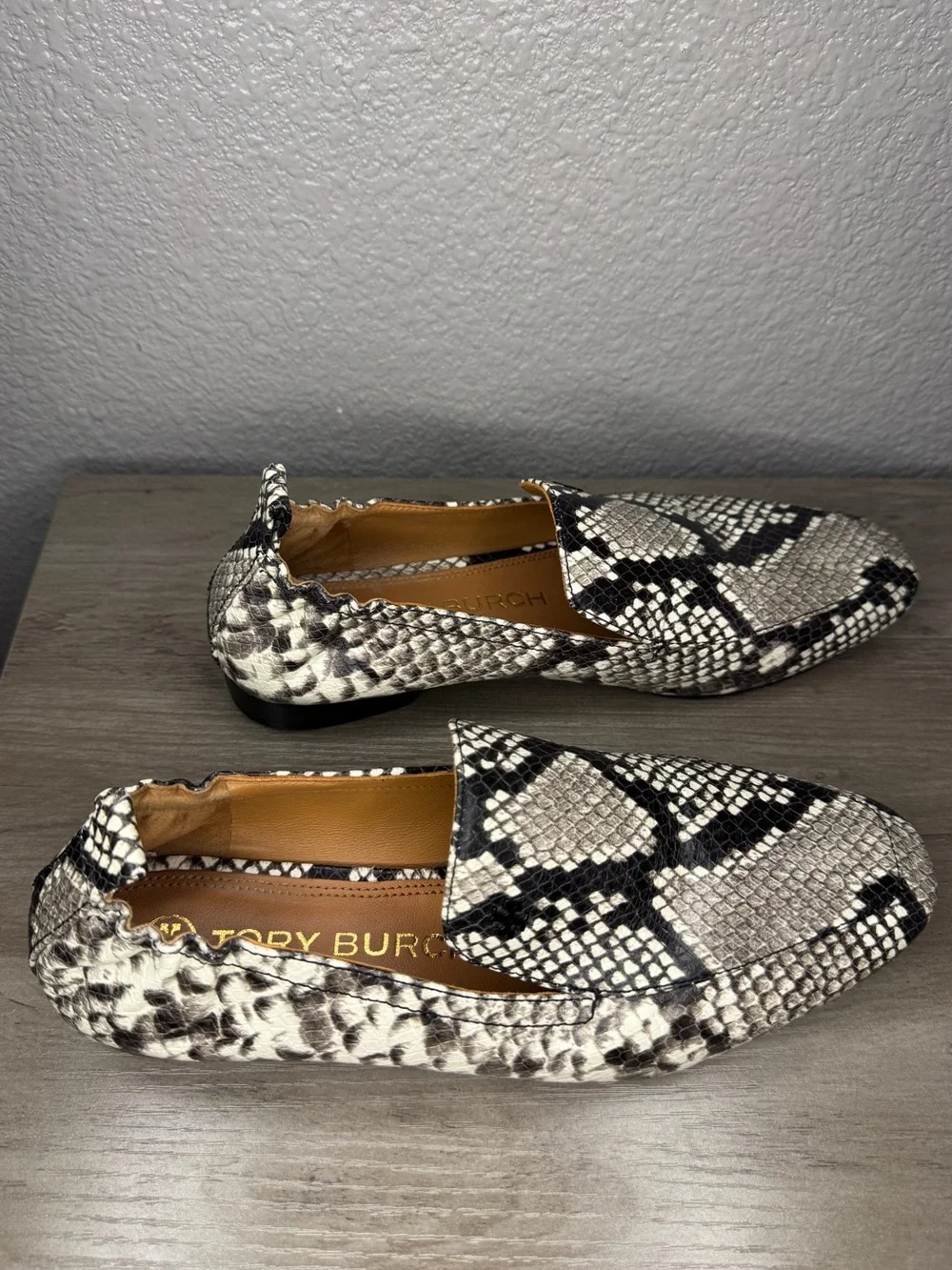 Tory Burch Kira Snake Print Leather Loafers Flats Size 7.5